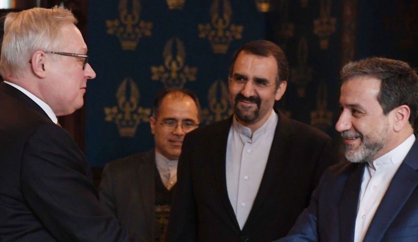 دیدار عراقچی با همتای روسی در بحبوحه گام چهارم برجامی ایران/ تهران و مسکو بر حفظ برجام براساس تعادل منافع تاکید کردند