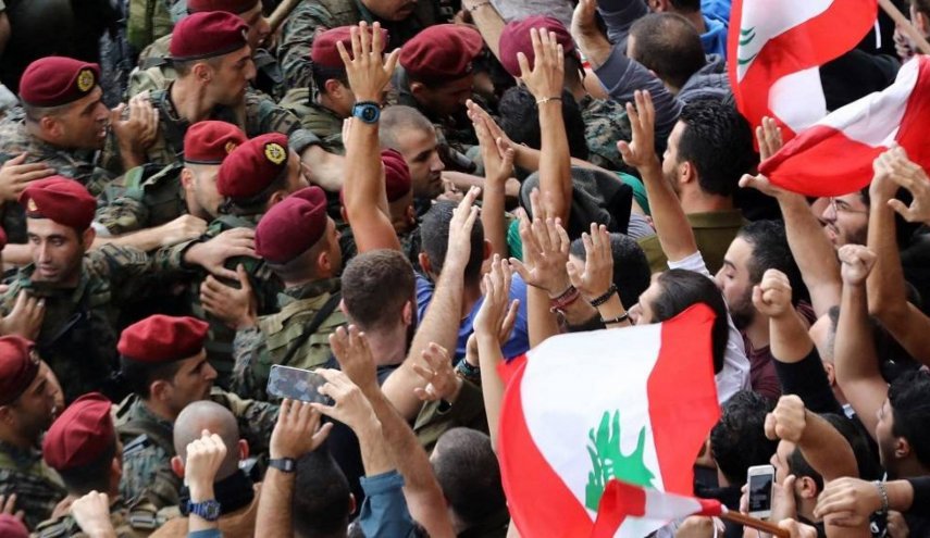احتجاجات لبنان تدخل يومها التاسع