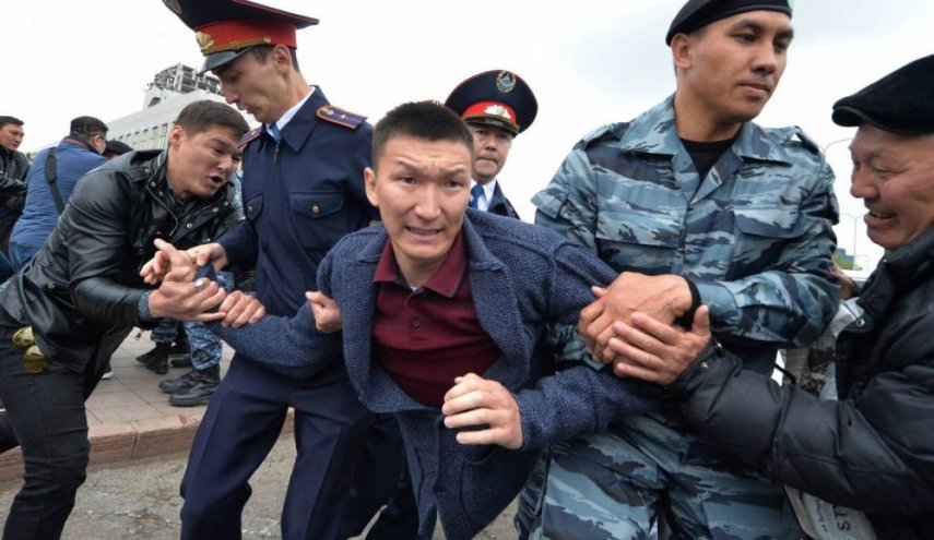 توقيف 26 شخصا خلال تظاهرة معارضة للحكومة في كازاخستان