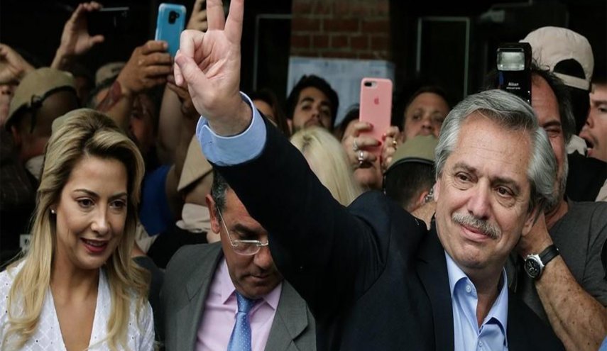 مرشح اليسار البيروني يفوز في الانتخابات الرئاسية الأرجنتينية