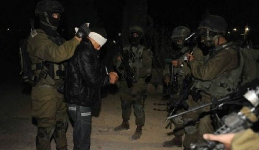 الاحتلال يعتقل 17 فلسطينيًا من الخليل