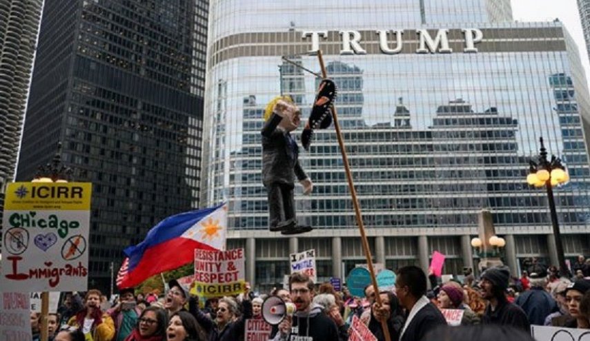 مظاهرات بمحيط فندق ترامب بشيكاغو رفضاً لزيارته
