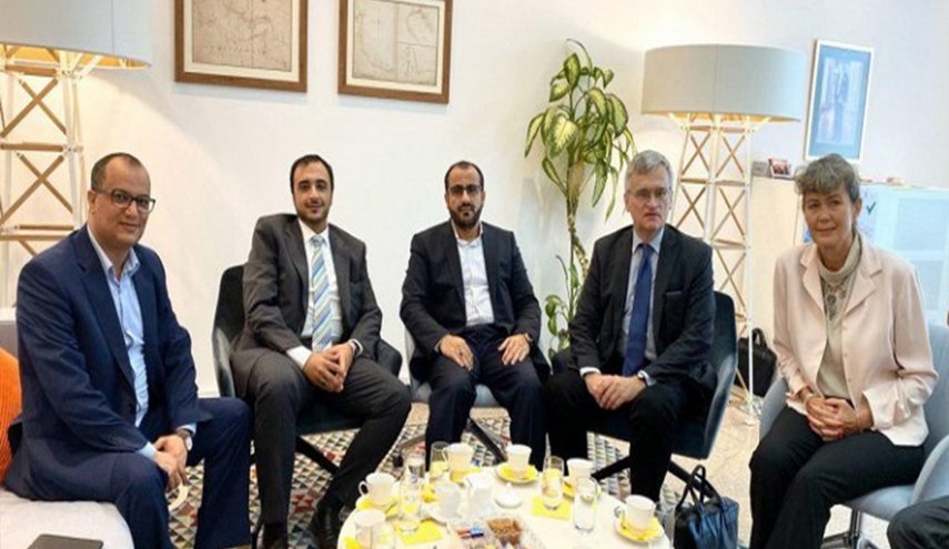 الوفد اليمني يجتمع بالمبعوث السويدي والسفيرة الهولندية في عمان
