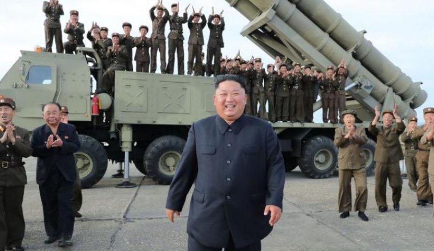كوريا الشمالية تعلن اختبار قاذفات راجمات صواريخ بنجاح

