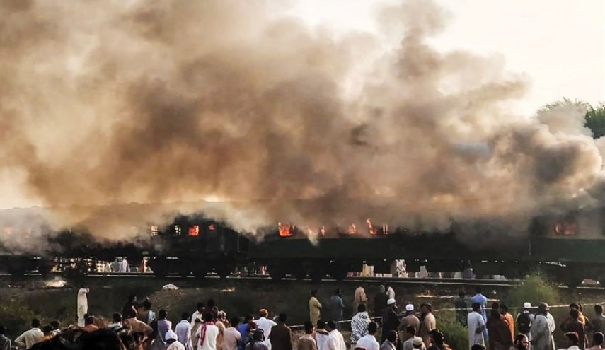 انفجار گاز پیک نیکی؛ علت آتش سوزی قطار مسافربری پاکستانی و مرگ 74 نفر