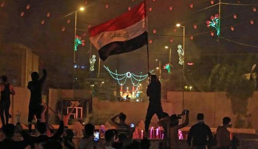 آتش زدن پرچم‌های آمریکا و اسرائیل در قلب بغداد + فیلم