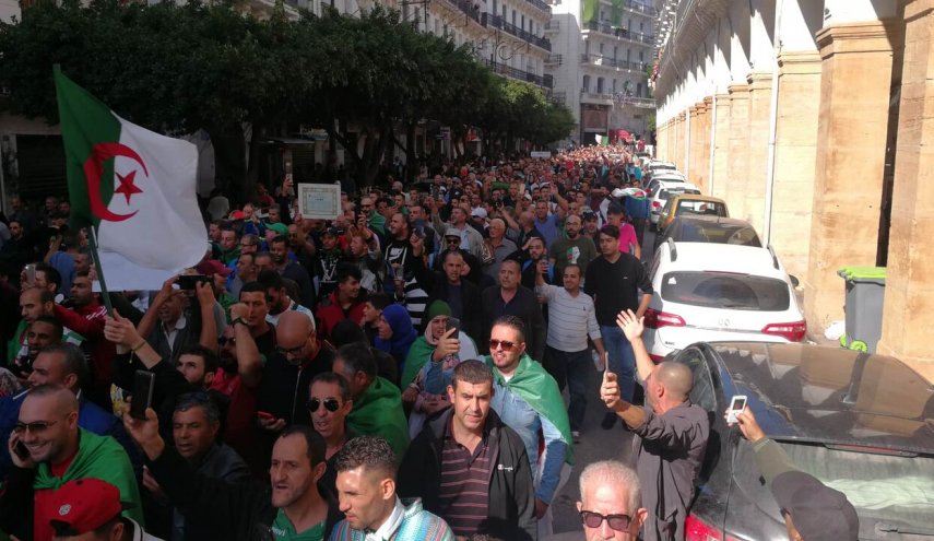 حضور الجزایری‌ها در سی وهفتمین جمعه اعتراضی