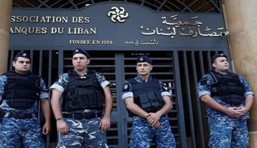 الأمن اللبناني يطوق مبنى مصرف في 