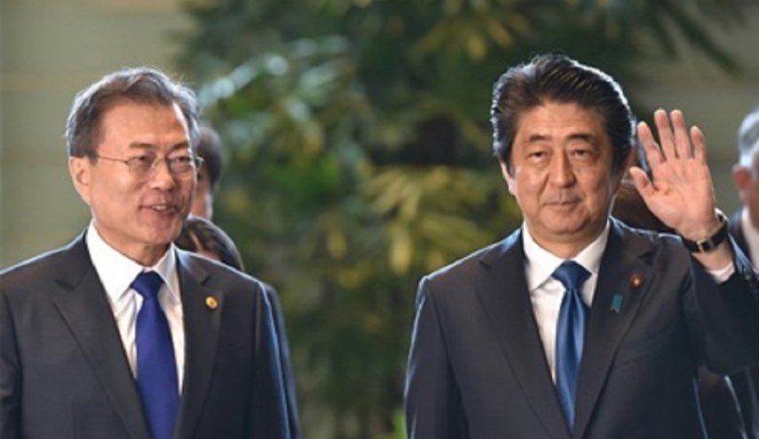 مذاکره 'مون' و 'آبه' در نشست 'آسه آن' برای حل اختلافات کره جنوبی و ژاپن