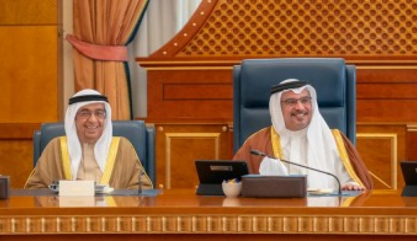 استمرار غياب رئيس وزراء البحرين عن اجتماعات الحكومة!
