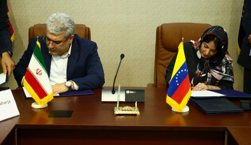 ايران وفنزويلا توقعان مذكرة تفاهم لتعزيز التعاون العلمي والتقني