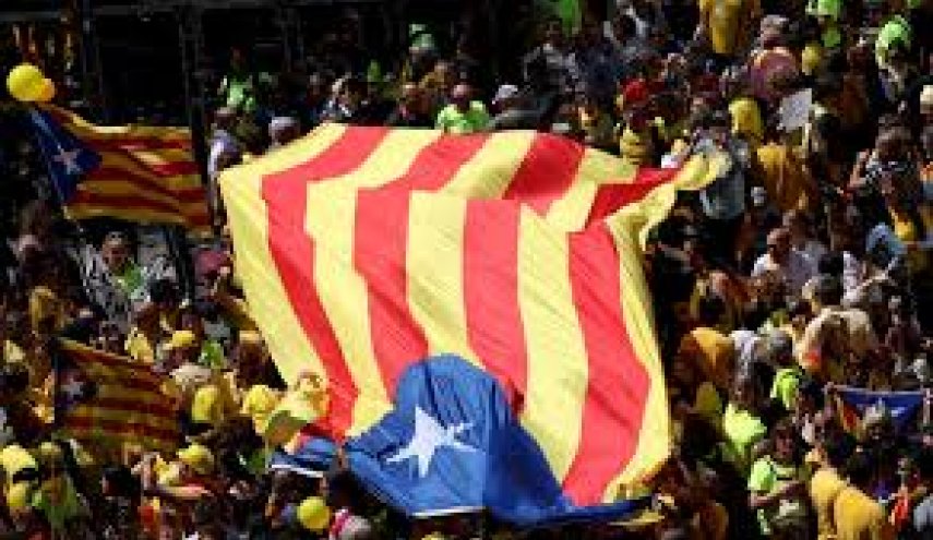 التوتر في كتالونيا يصل لتهديد الصحافيين 