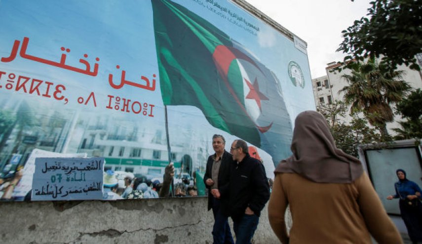 انتخابات الجزائر.. انقسام في الشارع وغياب مرشحي المعارضة