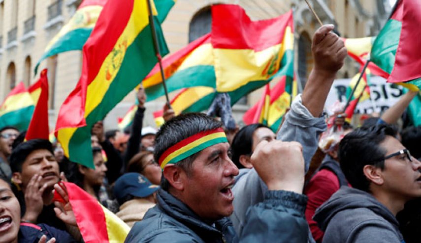 محتجو المعارضة البوليفية يستولون على وسائل إعلام حكومية
