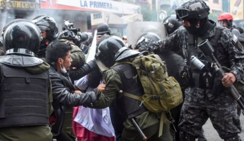 تشدید اعتراضات به انتخاب «آنز» بعنوان رئیس‌جمهور موقت بولیوی
