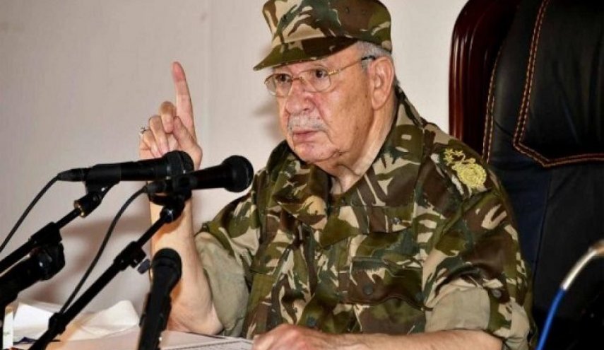 قائد الجيش الجزائري: لن أتسامح مع أي استهداف للمتظاهرين