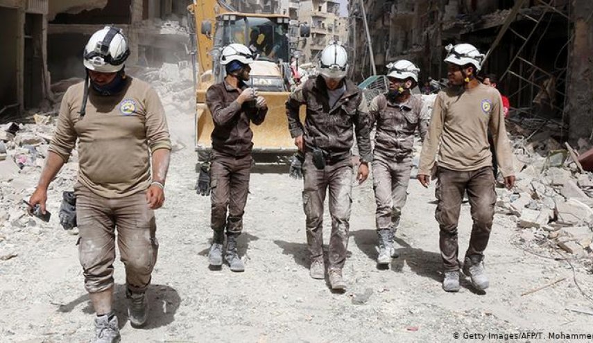 'الخوذ البيضاء' تقتاد عشرات المدنيين الى مكان مجهول بريف حلب