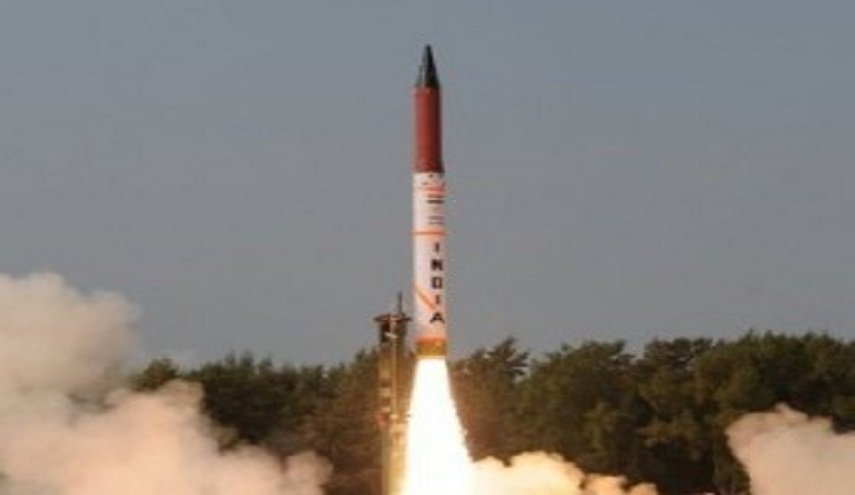 الهند تطلق صاروخا باليستيا قادرا على حمل رؤوس قتالية نووية