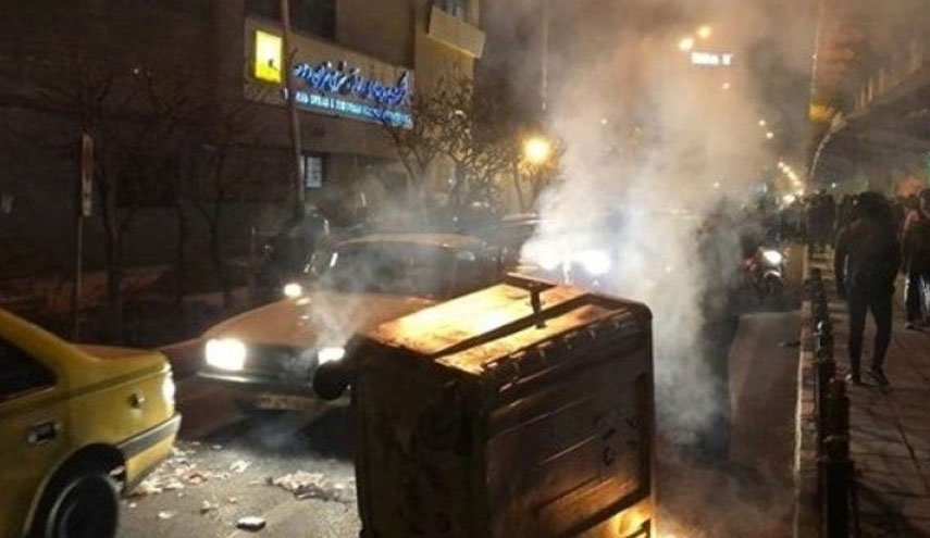 کشته شدن برخی معترضان با شلیک افراد ناشناس و آشوبگر/ شهادت 2 مامور انتظامی در کرمانشاه و ماهشهر 