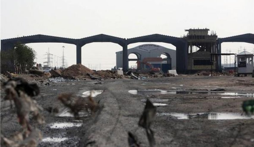 مقتل العشرات في قصف مصنع بطرابلس
