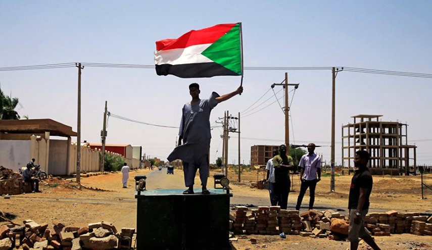 عقب سجن زعيمه..حزب سوداني يهدد بخيارات مفتوحة