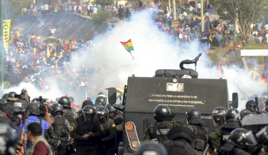 الشرطة البوليفية تقمع تظاهرة لمؤيدي موراليس