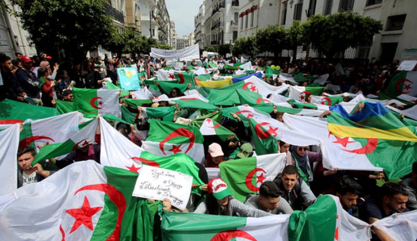 في الأسبوع الـ 40..الجزائريون يؤكدون رفضهم للانتخابات
