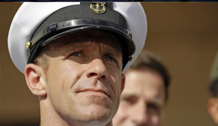 البحرية الامريكية تتحدى ترامب وتواصل جهودها لطرد ‘غالاغر’