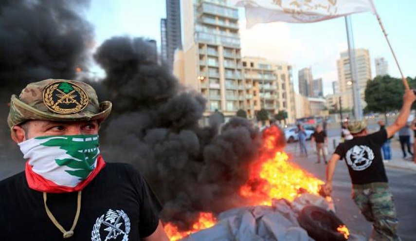 اخبار متناقض از درگیری میان معترضان در بیروت
