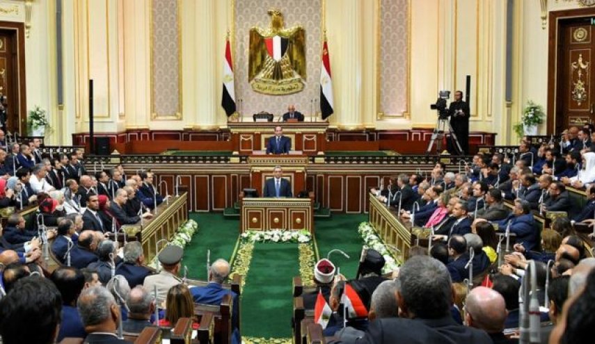 بعد قرار السيسي.. دعوة طارئة لانعقاد البرلمان المصري

