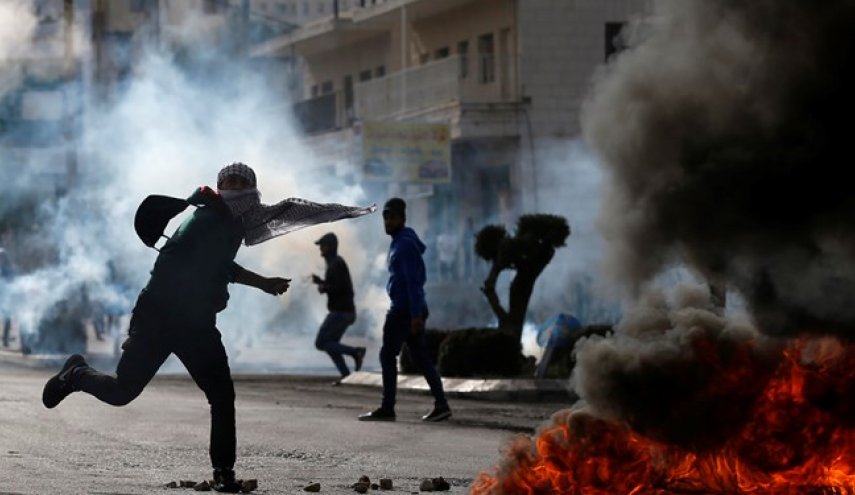 تظاهرات ضد آمریکایی در فلسطین؛ پرچم آمریکا و رژیم صهیونیستی به آتش کشیده شد