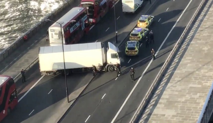 شرطة بريطانيا تعلن مقتل منفذ عملية الطعن على جسر لندن