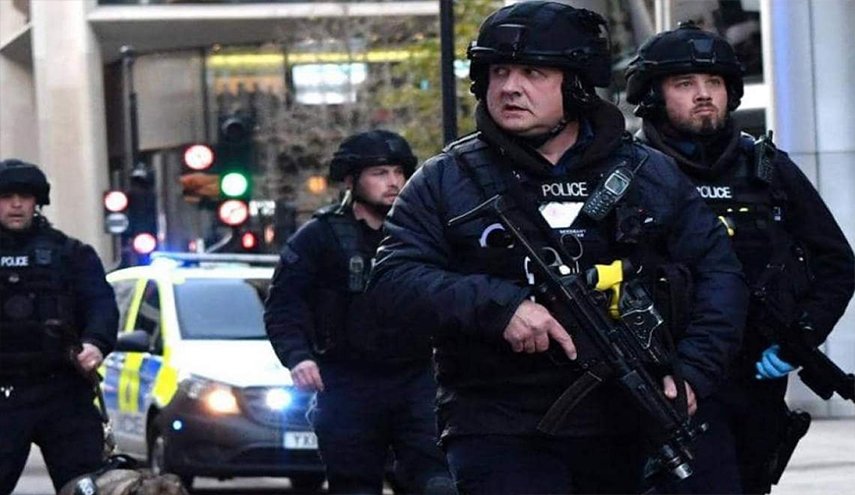 شرطة لندن تقتل رجلا يحمل سكينا وتعلن ان الهجوم إرهابي