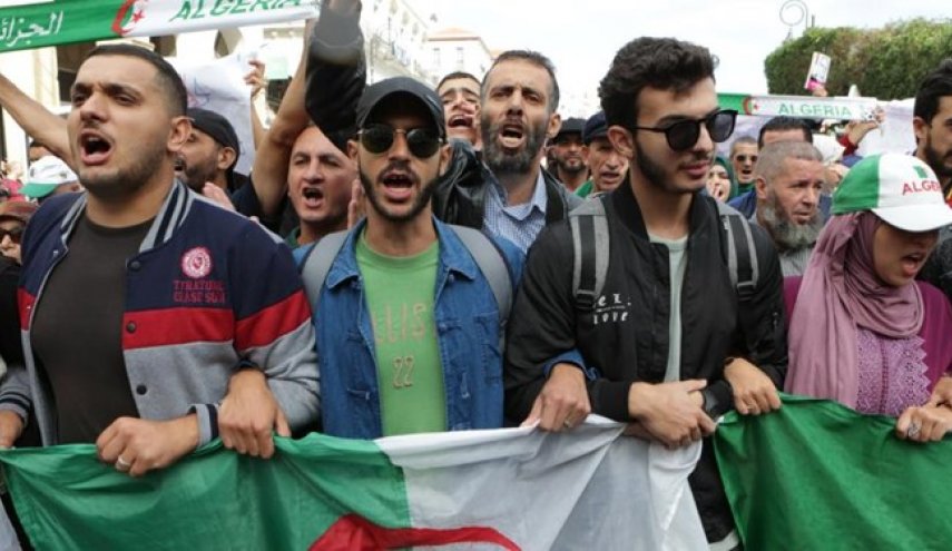 تظاهرات الجزائر‌ی‌ها برای چهل و یکمین هفته متوالی در آستانه انتخابات
