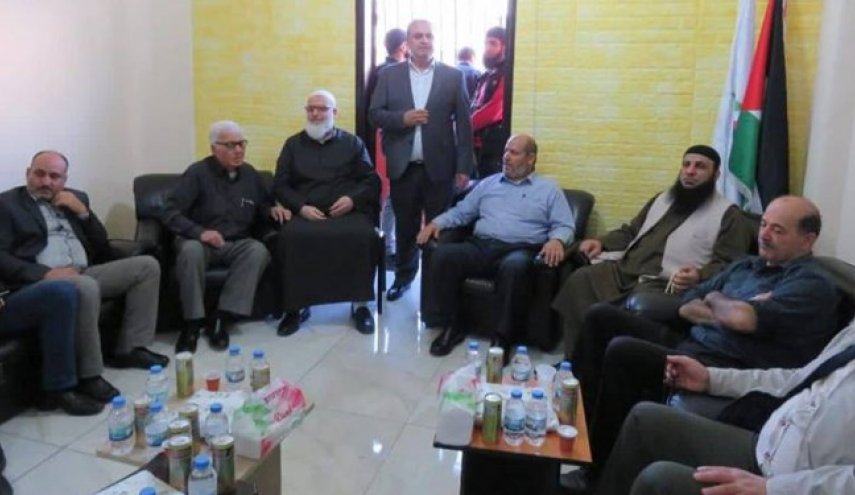 بازدید هیأت حماس از اردوگاه‌های فلسطینی در لبنان
