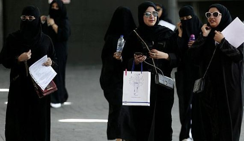 التليجراف: القوانين السعودية تمنع النساء من السفر 
