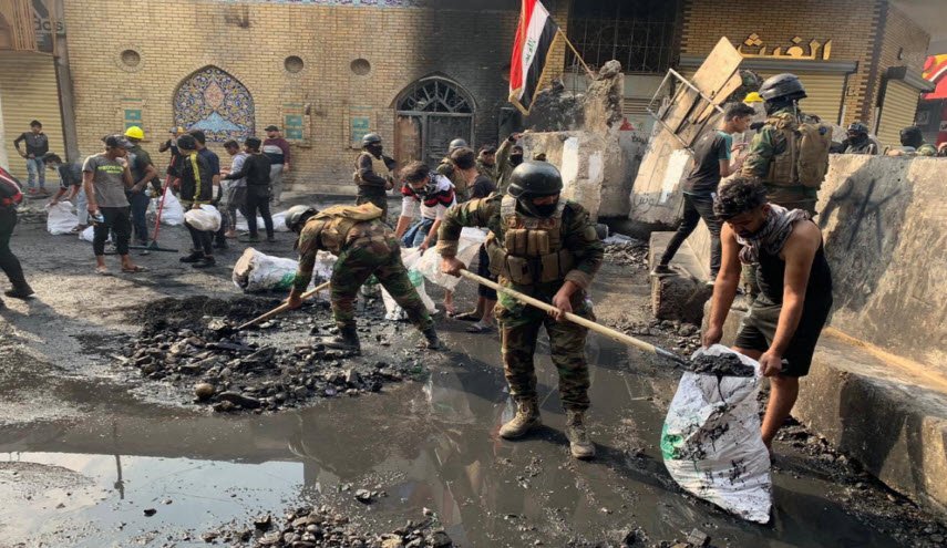 بالصور... الشرطة والشعب في العراق يد واحدة