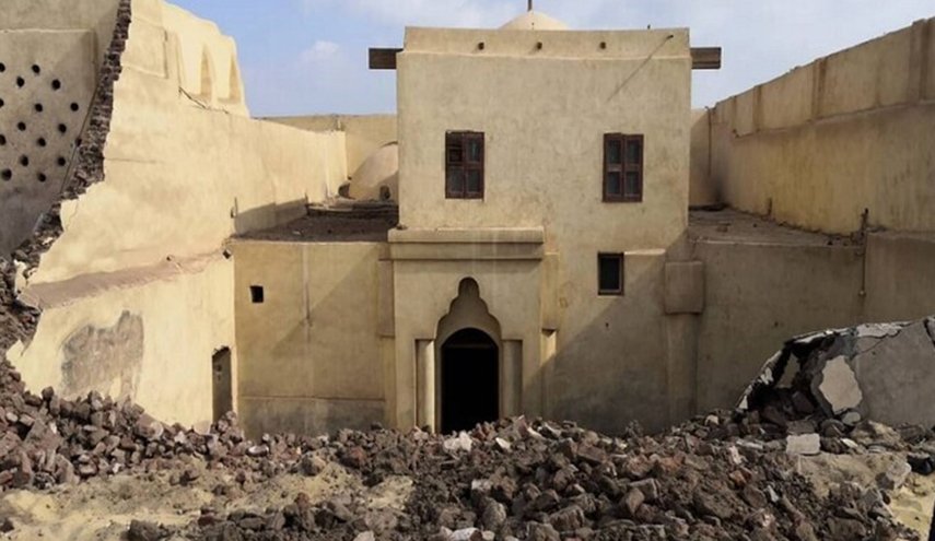 صور.. انهيار جدار كنيسة أثرية في مصر
