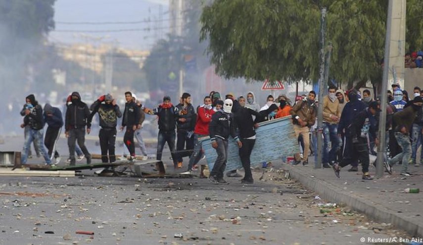 اشتباكات عنيفة بين الأمن ومتظاهرين في جنوب تونس 