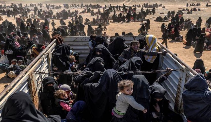 القوات الأمريكية تنقل مئات من أسر ’داعش’ إلى العراق