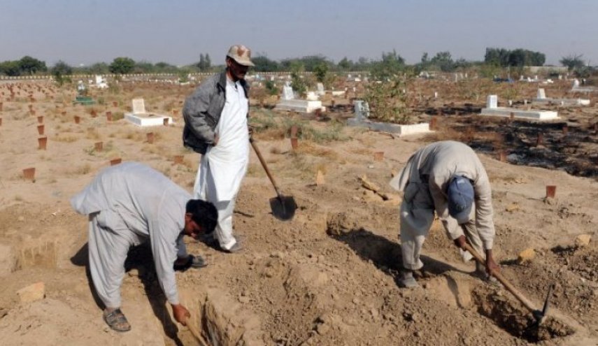 طفلة باكستانية مرجومة حتى الموت أصيبت بكسر بالرقبة والوجه