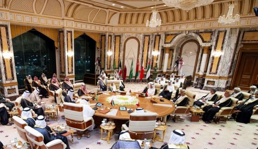 قمة خليجية في الرياض.. هل تصدق التفاؤلات بانتهاء الأزمة؟