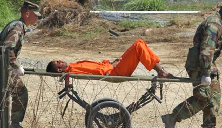 شاهد..سجين بغوانتانامو يكشف بالرسم تفاصيل تعذيبه المروعة