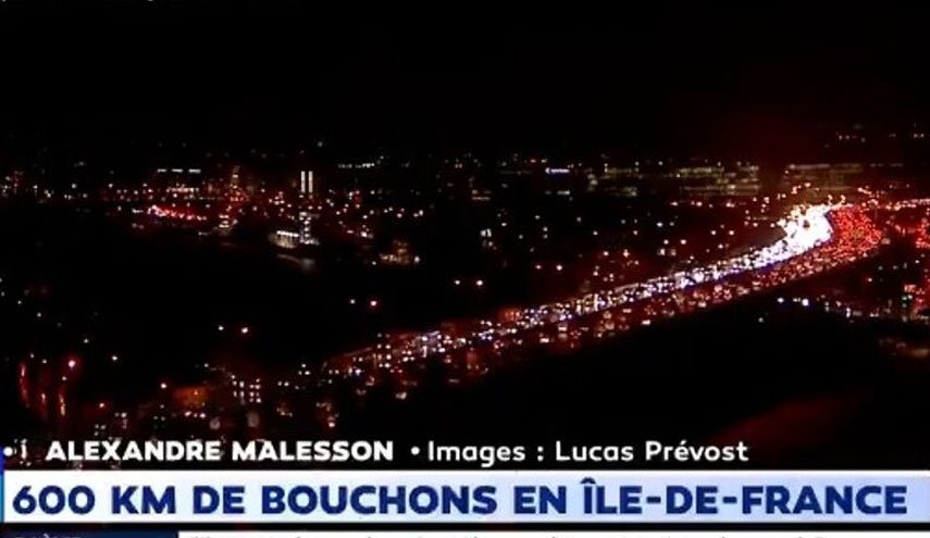 اعتصاب‌ کنندگان در فرانسه رکورد زدند/ ایجاد ترافیک بی سابقه ۶۰۰ کیلومتری در شبکه حمل‌ونقل