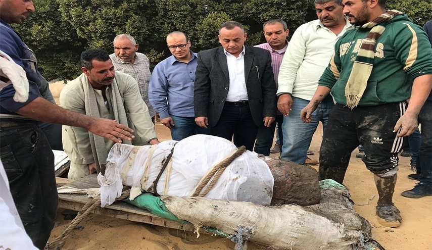 شاهد 'تمثال ملكي نادر لرمسيس الثاني' تكشفه وزارة آثار مصر
