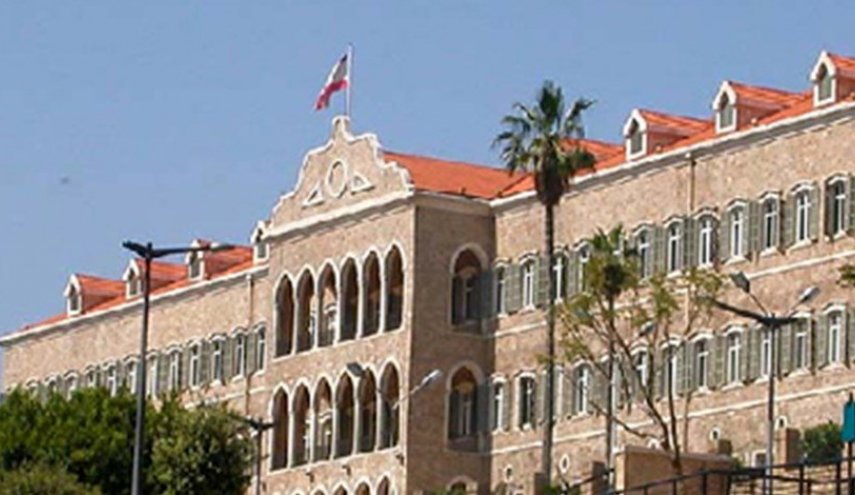 المناورات الحكومية في لبنان مستمرة فهل تؤجل الإستشارات النيابية؟