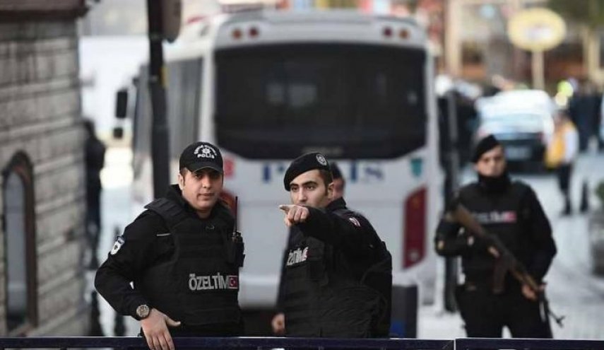 الشرطة التركية تبدأ حملة تفتيش على منازل السوريين.. والسبب؟