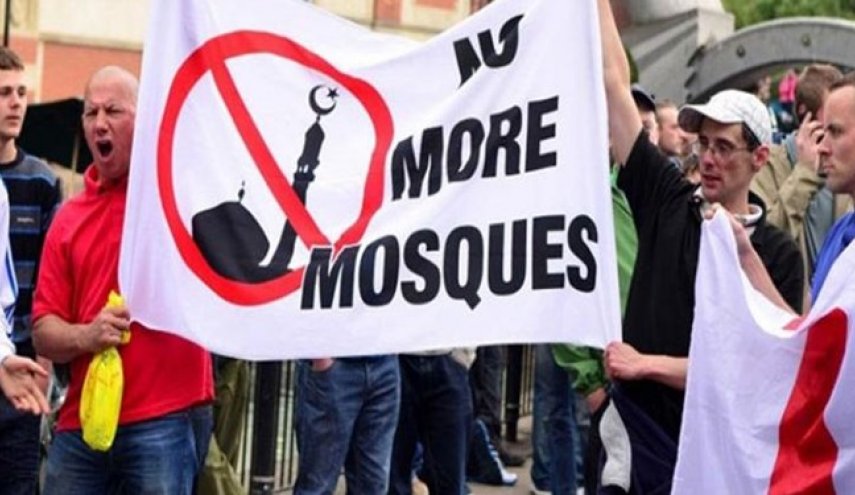 حملات روزانه به مسلمان‌ها در آلمان؛ نزدیک به ۲۰۰ حادثه اسلام‌ستیزانه در ۳ ماه
