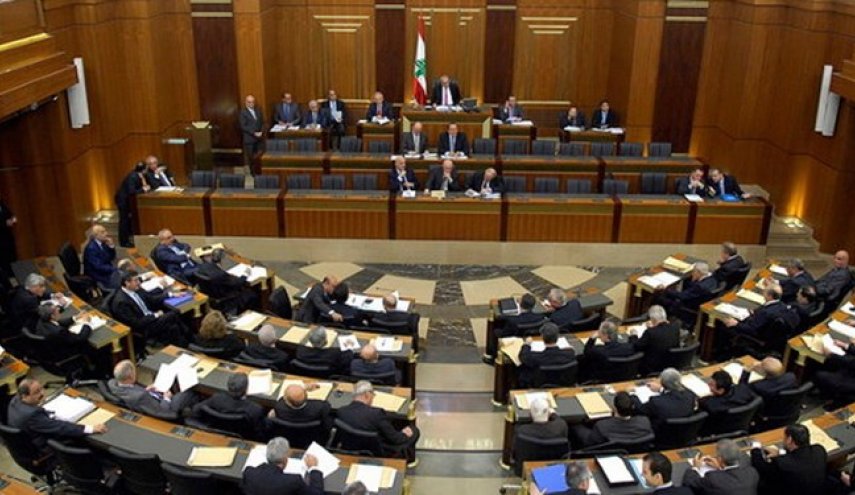 جلسه پارلمان لبنان برای انتخاب نخست‌وزیر به تعویق افتاد
