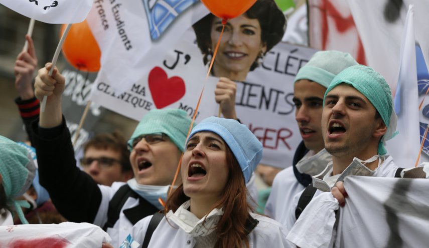 أطباء فرنسا يهددون بالاستقالة موجة التظاهرات 